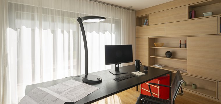 Schreibtischleuchte mit Tageslaufdynamik