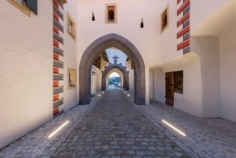 Lineare Bodeneinbauleuchten in der Altstadt. (Foto: licht.de/WE-EF, Fotografie: Frieder Blickle)